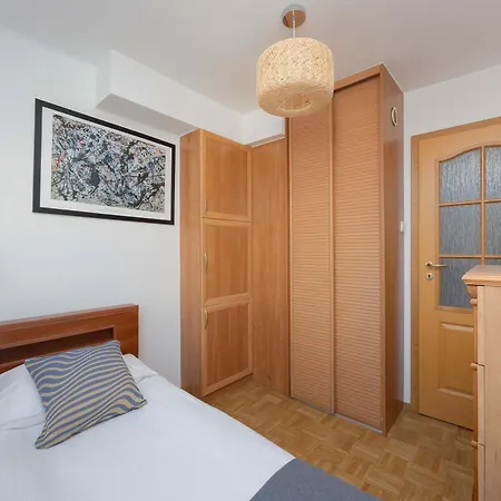 Wola Spacious 3-bedroom Close To The Metro By Renters Διαμέρισμα