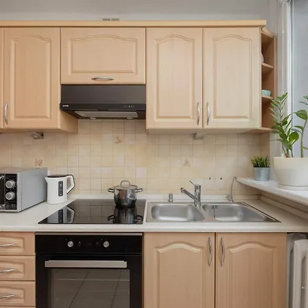 Wola Spacious 3-bedroom Close To The Metro By Renters * Warschau