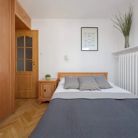 Wola Spacious 3-bedroom Close To The Metro By Renters * Warschau