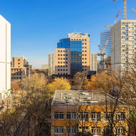 Wola Spacious 3-bedroom Close To The Metro By Renters Warschau