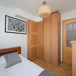 Wola Spacious 3-bedroom Close To The Metro By Renters Apartment