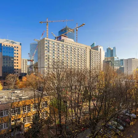 Wola Spacious 3-bedroom Close To The Metro By Renters *