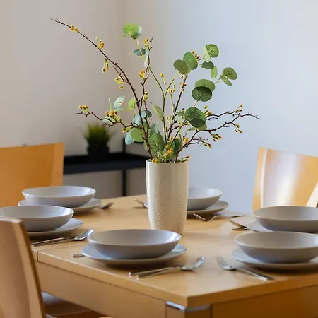 Wola Spacious 3-bedroom Close To The Metro By Renters *