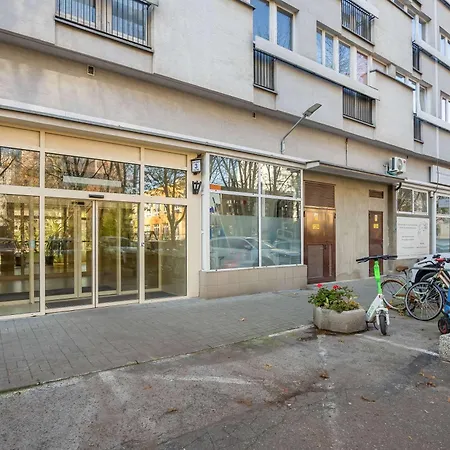 Wola Spacious 3-bedroom Close To The Metro By Renters * Warszawa