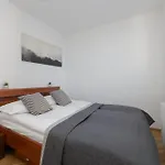 Wola Spacious 3-bedroom Close To The Metro By Renters Διαμέρισμα