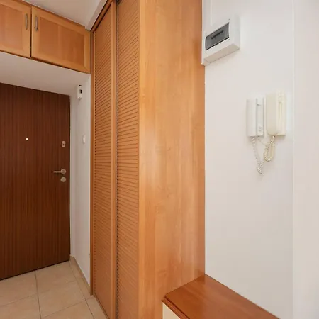 Wola Spacious 3-bedroom Close To The Metro By Renters Varsovie
